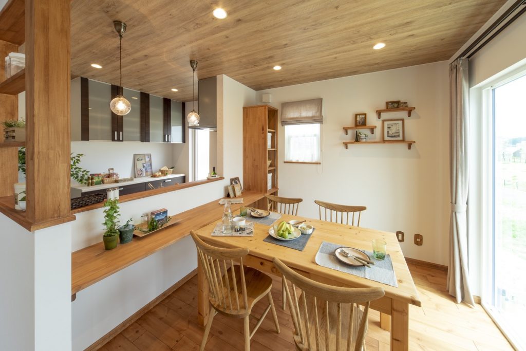 木のぬくもりと心地良さを感じるナチュラルモダンの家 ヘリテージホーム